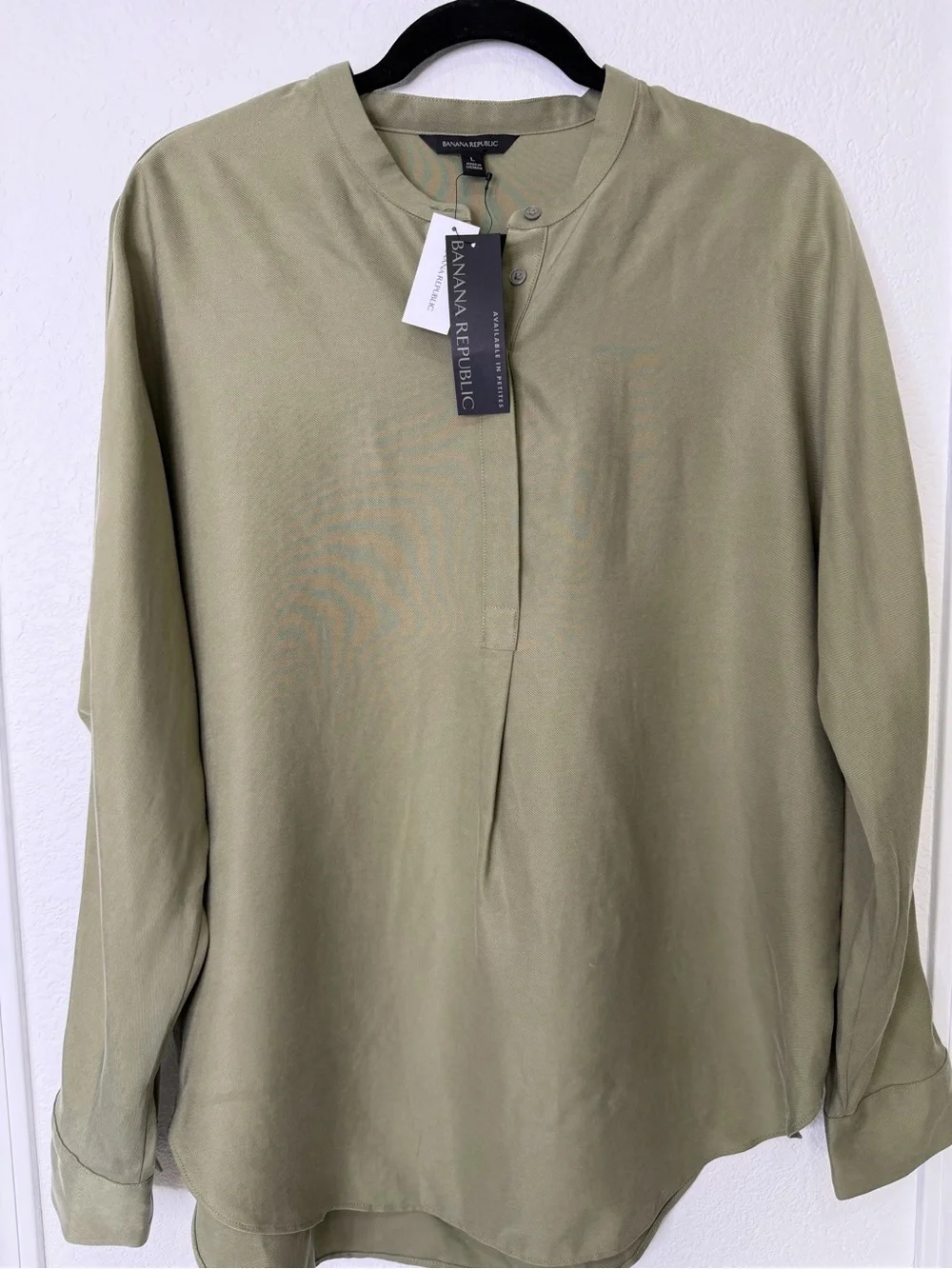 Banana Republic Men's Olive Green Long-Sleeve Henley Top